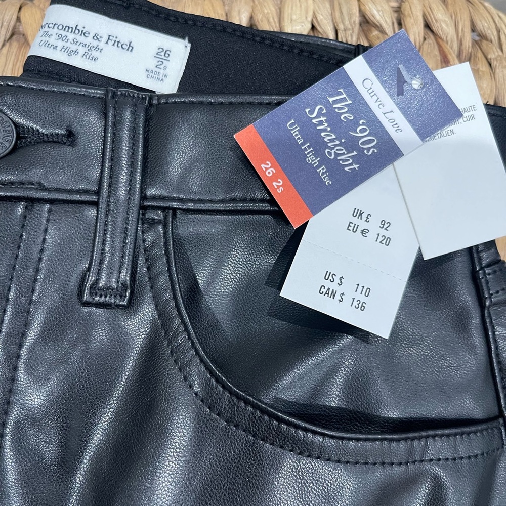 Abercrombie & Fitch Curve Love Vegan Leather 90s Straight Pant - Picture 7 of 10